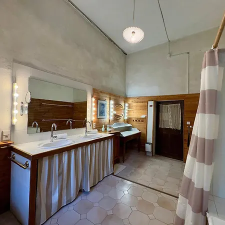 Holiday home Chateau Parc Prive Du Tilleul Tournon